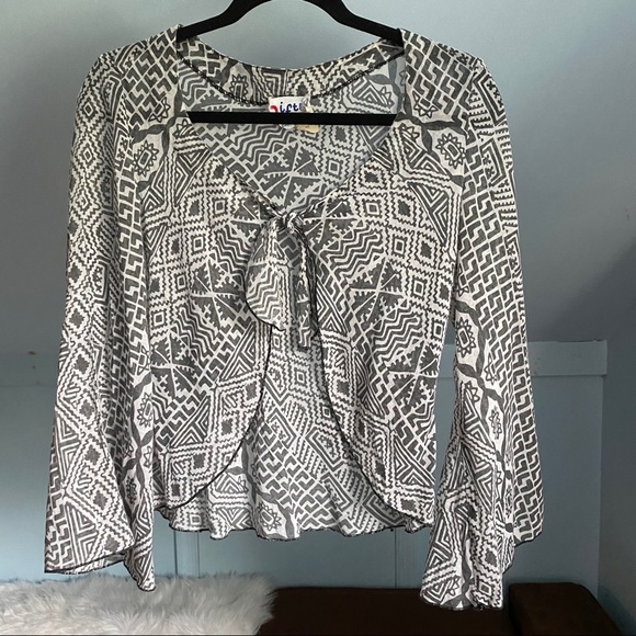 Vintage 1970s Patterned Tie Front Bell Sleeve Top - Picture 2 of 15